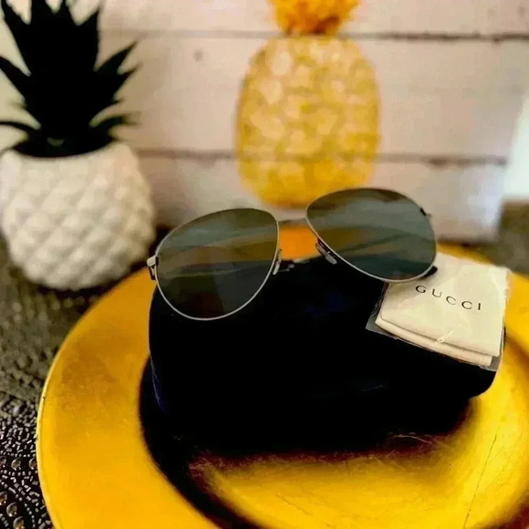 GUCCI UNISEX SUNGLASSES PREOWNED PRICED TO SELL - Picture 1 of 15